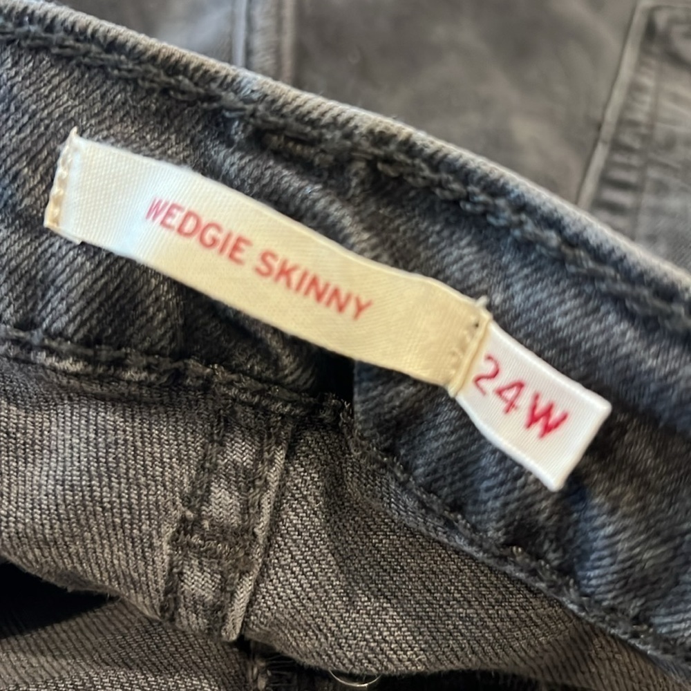 B9.2 NWT Levi's Women's Premium Wedgie Icon Fit Jeans 24W •27” inseam •13” Rise - Picture 4 of 5